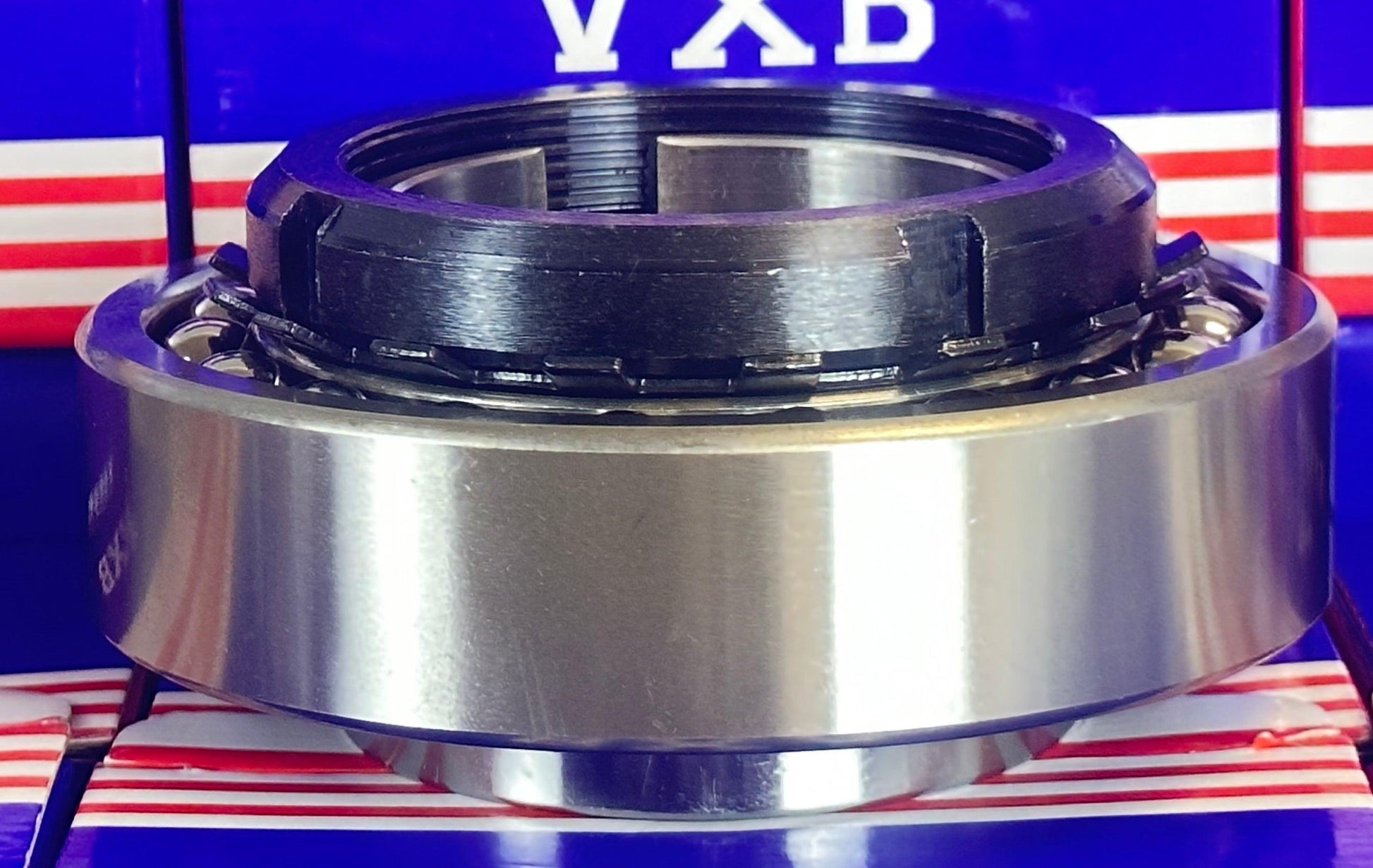 2215K+H Tapered Self Aligning Bearing with Adapter Sleeve 65x130x31 - VXB Ball Bearings